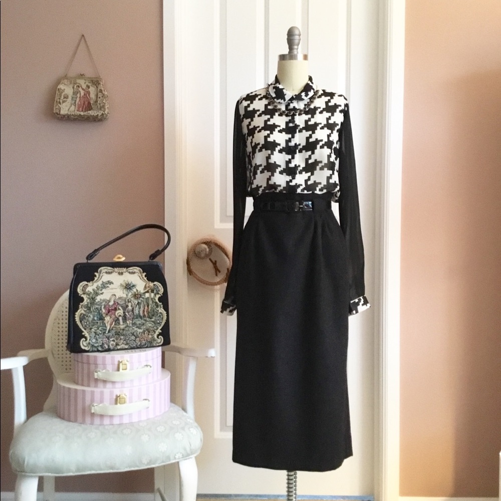 Forever21 Houndstooth lightweight blouse